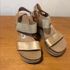 OTBT Bushnell Wedge Sandals (Size 7.5)